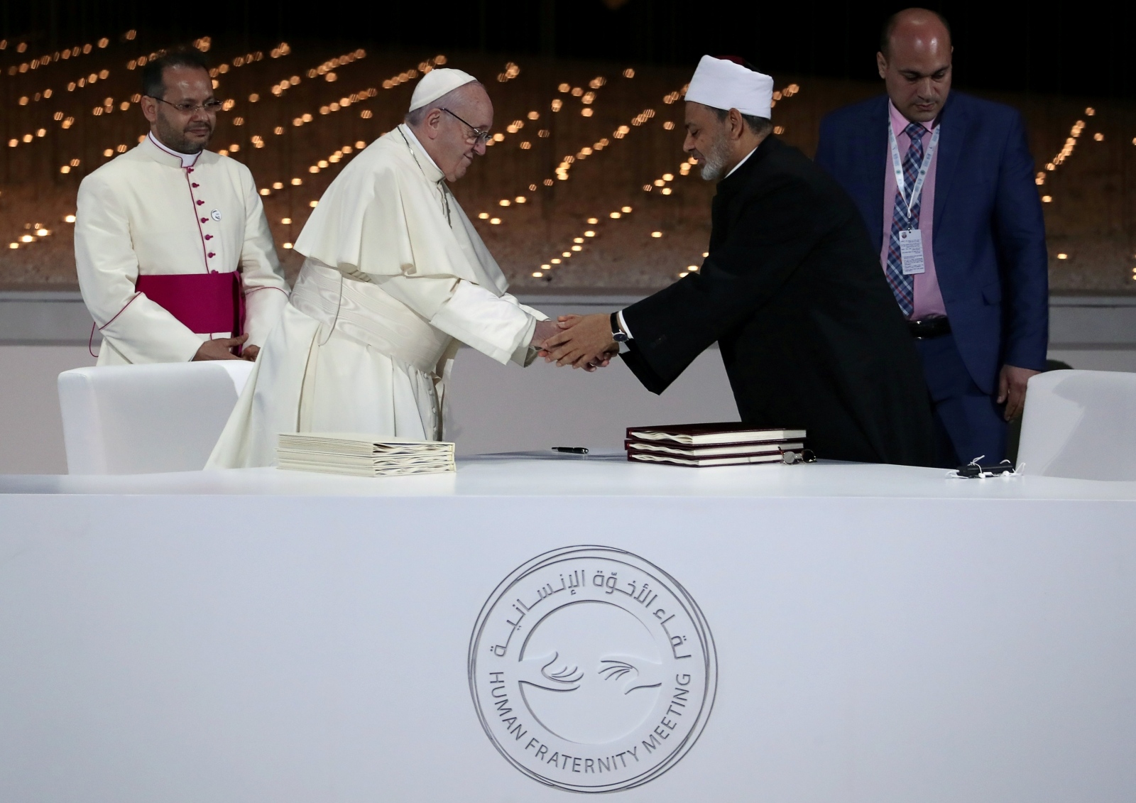 Papa i veliki imam Al-Azhara Ahmad Al-Tayyip na međureligijskoj konferenciji u Abu Dhabiju 4. veljače 2019. na kojoj je potpisan Dokument o ljudskom bratstvu za svjetski mir i zajednički suživot (Pixsell/Reuters/Tony Gentile)